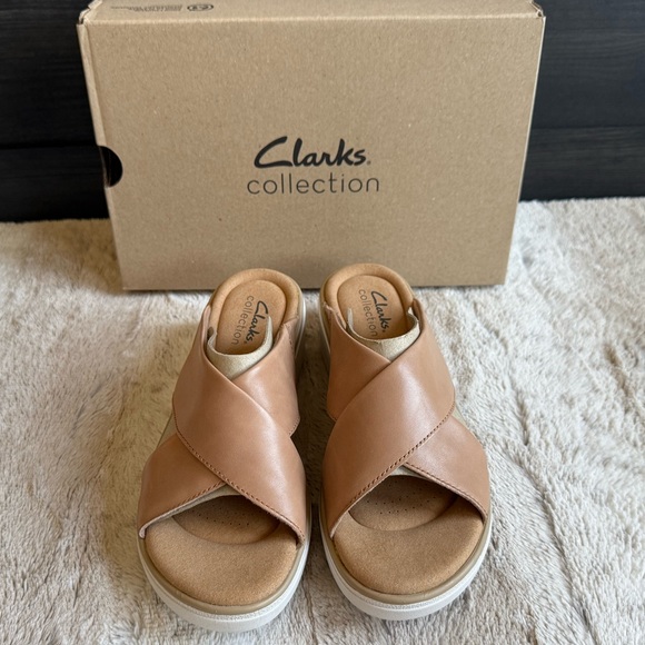 NEW Clarks Women\'s Jillian Gem Wedge in Warm Beige Size 7 M